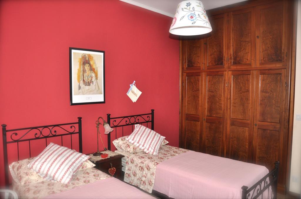 Apartment Montebello Parma Kamer foto