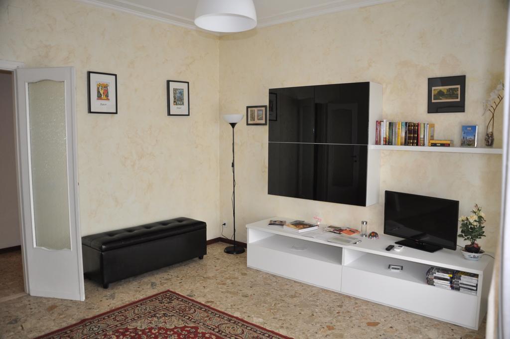 Apartment Montebello Parma Buitenkant foto